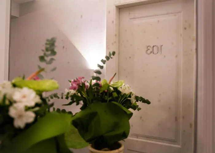 Relais San Lorenzo In Lucina Rome