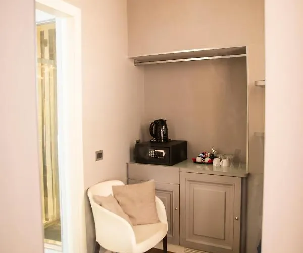 Gasthuis Relais San Lorenzo In Lucina Rome
